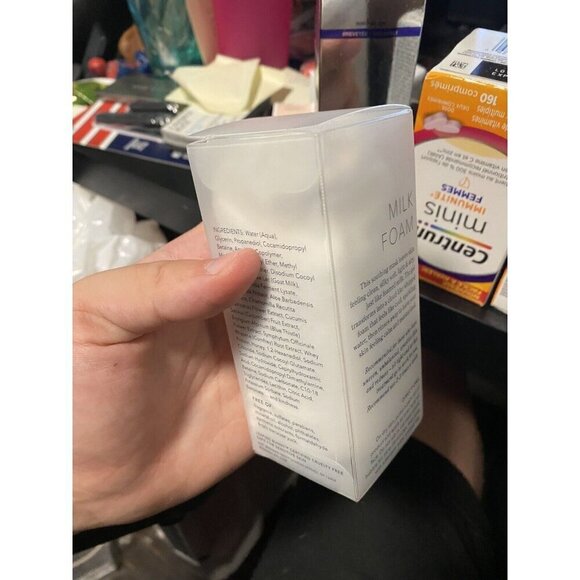 BEEKMAN 1802 MILK FOAM Calming Bubble Mask 1.69 fl oz - Picture 3 of 3